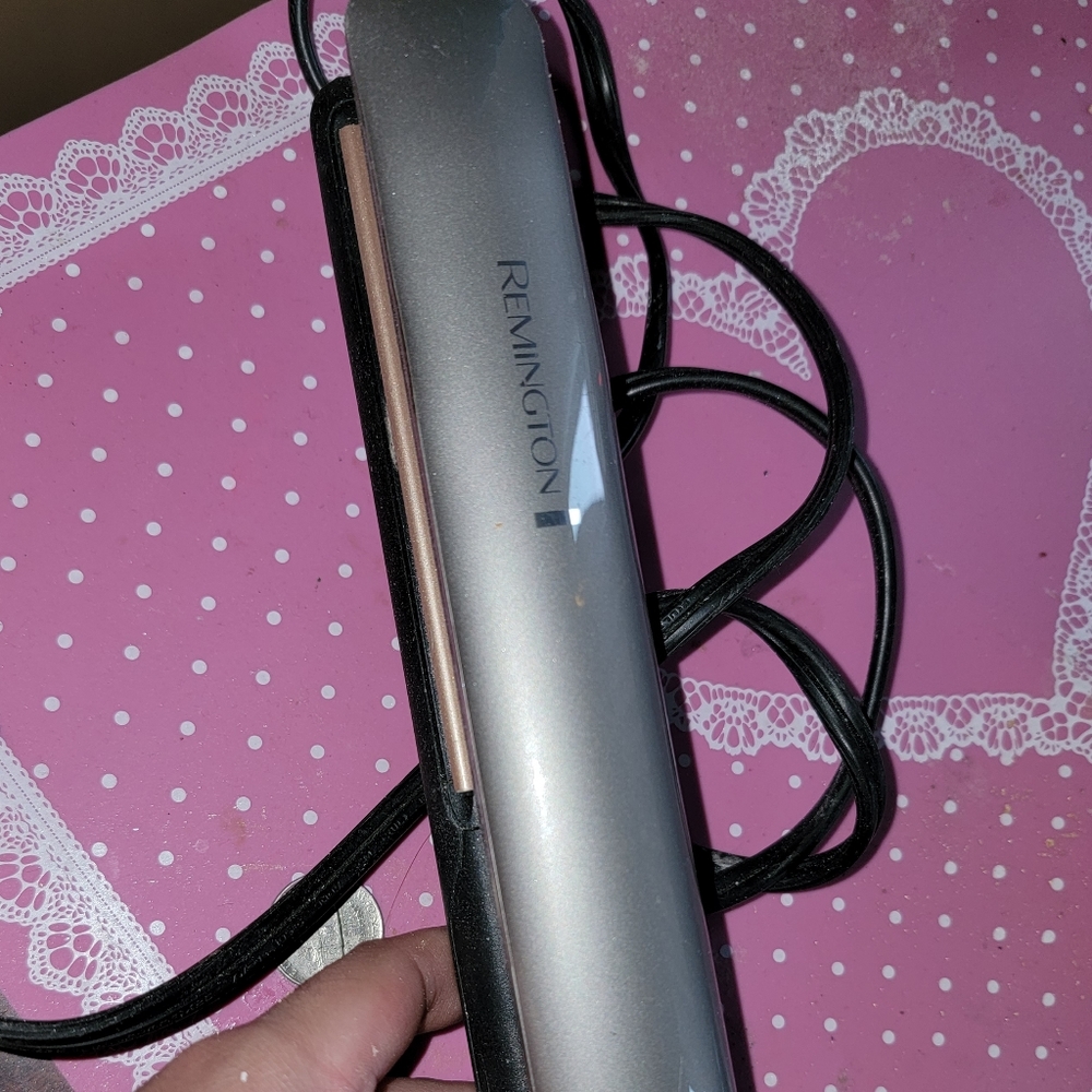 Hair straightener
